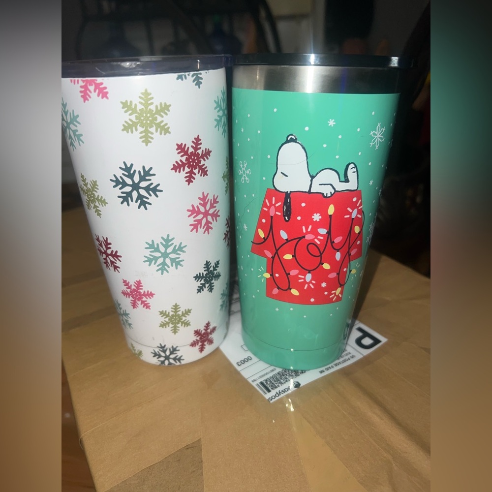 2 Peanuts Snoopy Christmas Holiday Festive Snowflake Drink Tumblers Coffee Cups